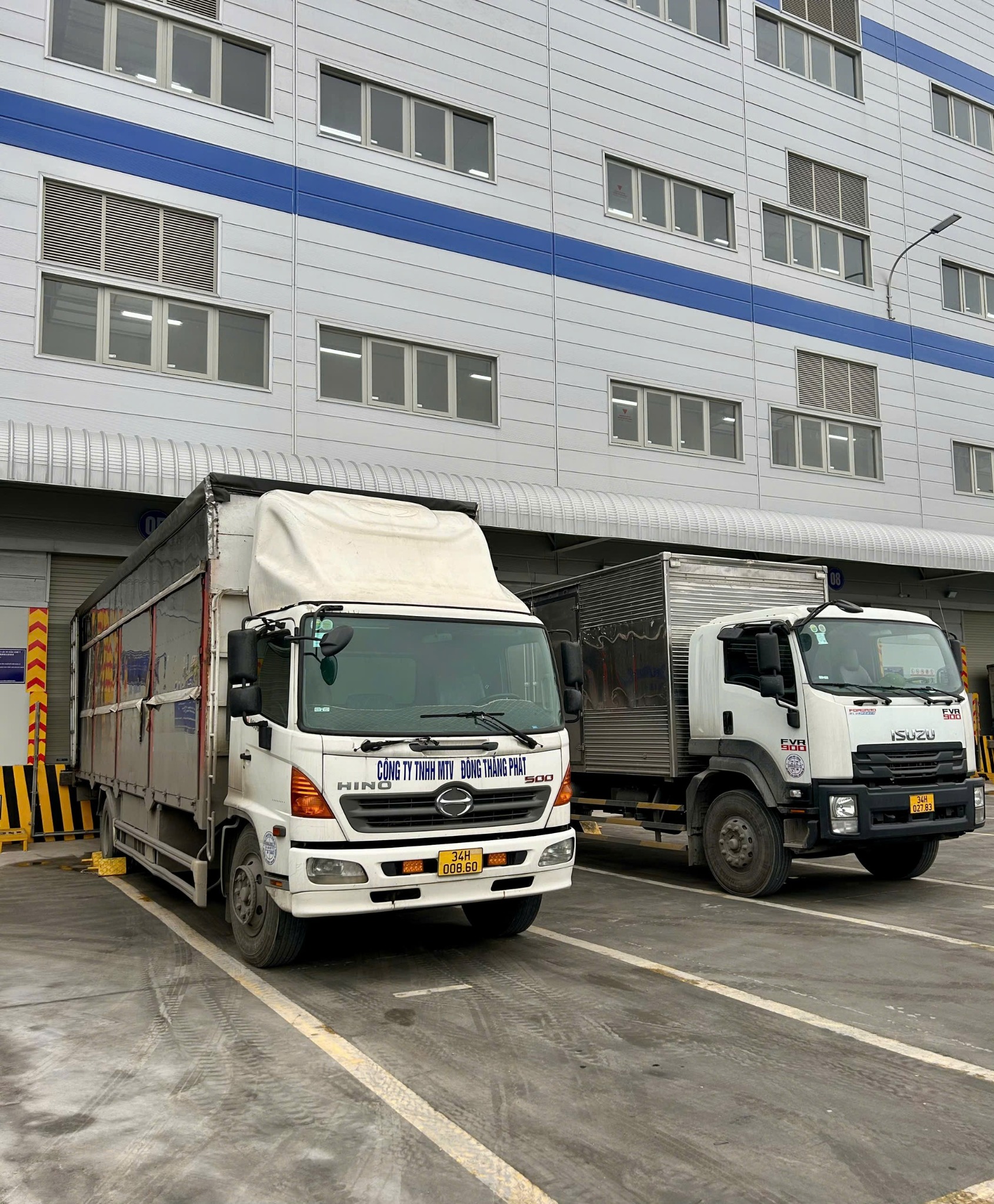 Vận tải siêu trường siêu trọng bằng rơ-moóc đa trục