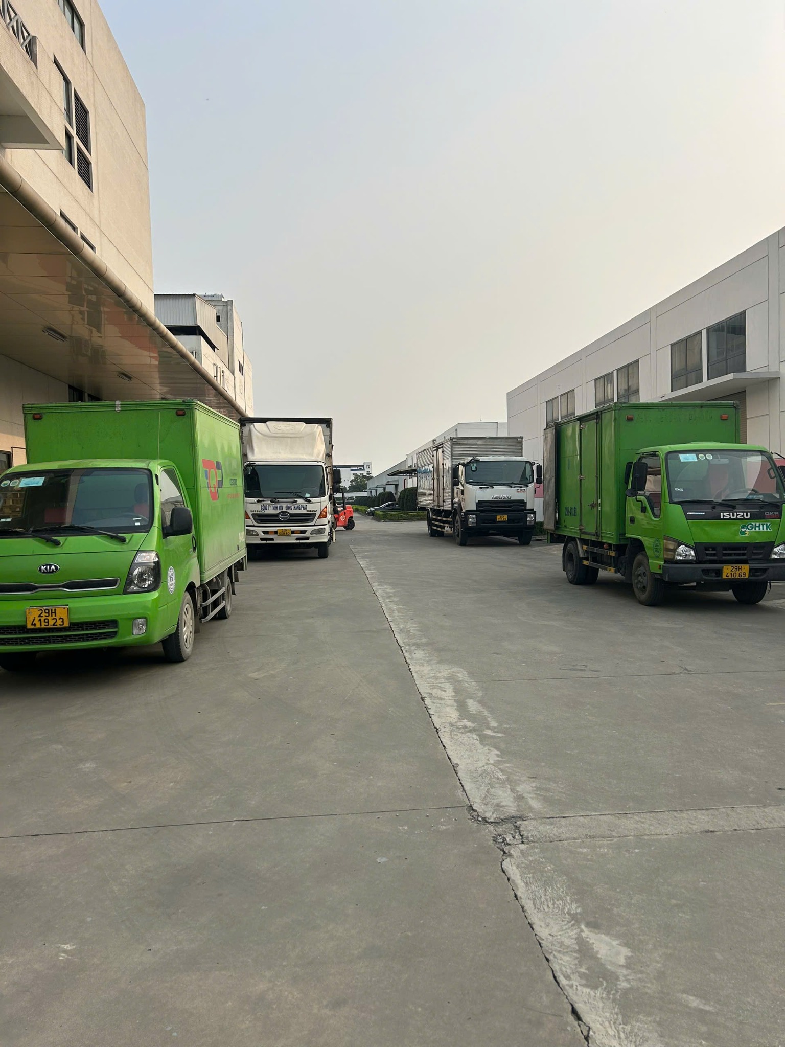 Vận tải đường thủy bằng xà lan và tàu